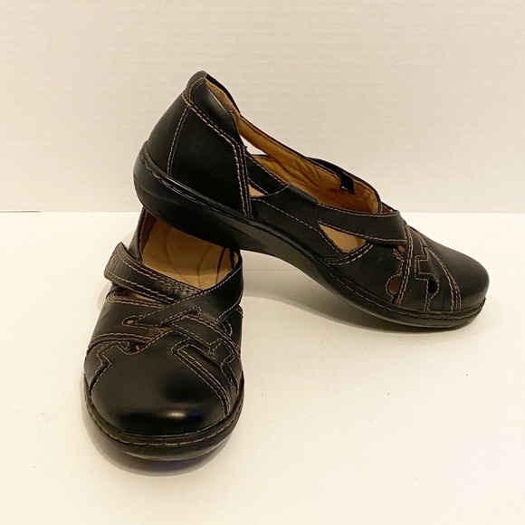 Black Clarks Flats Size 9 and another pair a nine and a half - Picture 3 of 15